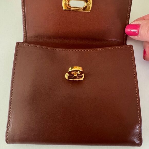 Salvatore Ferragamo Brown Leather Vintage Bi-Fold Wallet w/ Gancini Closure - Picture 7 of 16